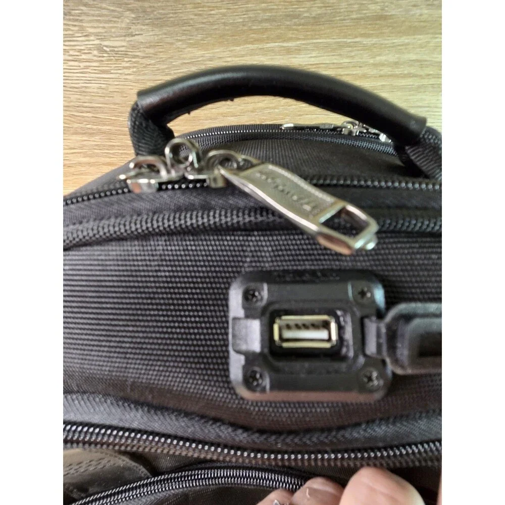 Travelpro Crew Executive Choice 2 Backpack Laptop RFID USB Excellent Condition
